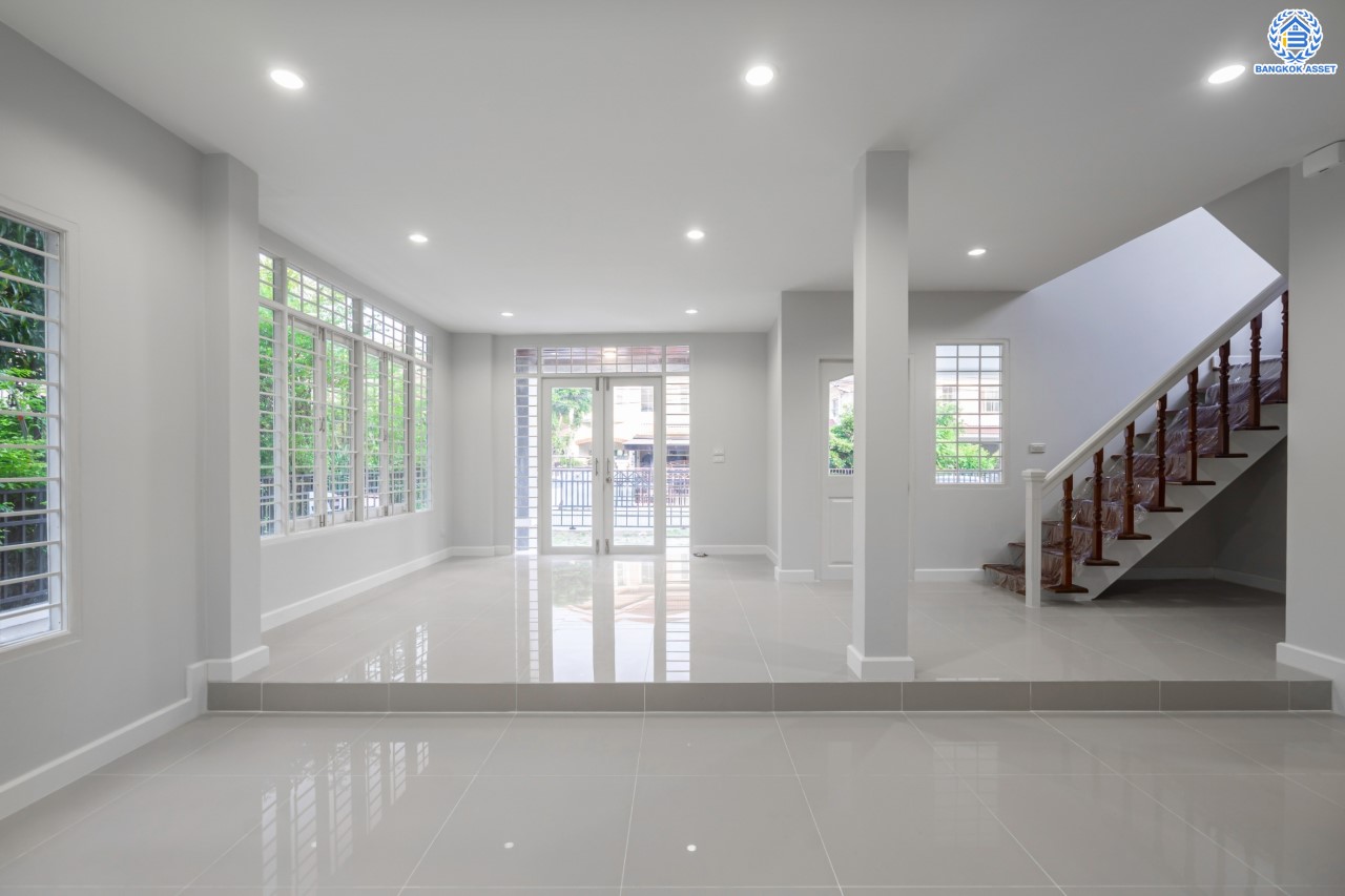 บ้านมือสองตกแต่งใหม่ ม.ชัยพฤกษ์ บางบัวทอง บ้านเดี่ยวแบรนด์ LH เนื้อที่ 79.7 ตร.ว. ฟังก์ชัน 3 ห้องนอน 3 ห้องน้ำ 1 ห้องแม่บ้าน จอดรถ 2 คัน พร้อม Facilities ครบครัน บนทำเลเดินทางสะดวก ติดถนนบางกรวย-ไทรน้อย ใกล้เซ็นทรัลเวสต์เกต และรถไฟฟ้าสายสีม่วง "สถานีบางพลู"